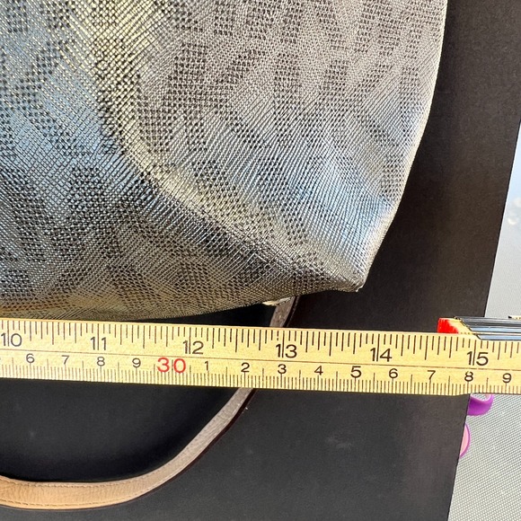 Michael Kors Jet Set Large Logo Tote Handbag Silver MK Monogram Crossbody Zip - Picture 7 of 10